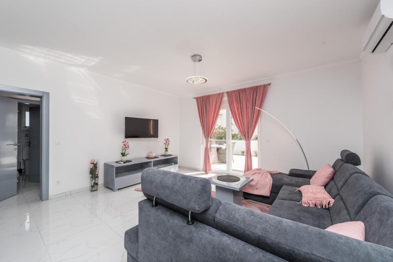 Villa Jana Luxury Apartments Novaglia Esterno foto
