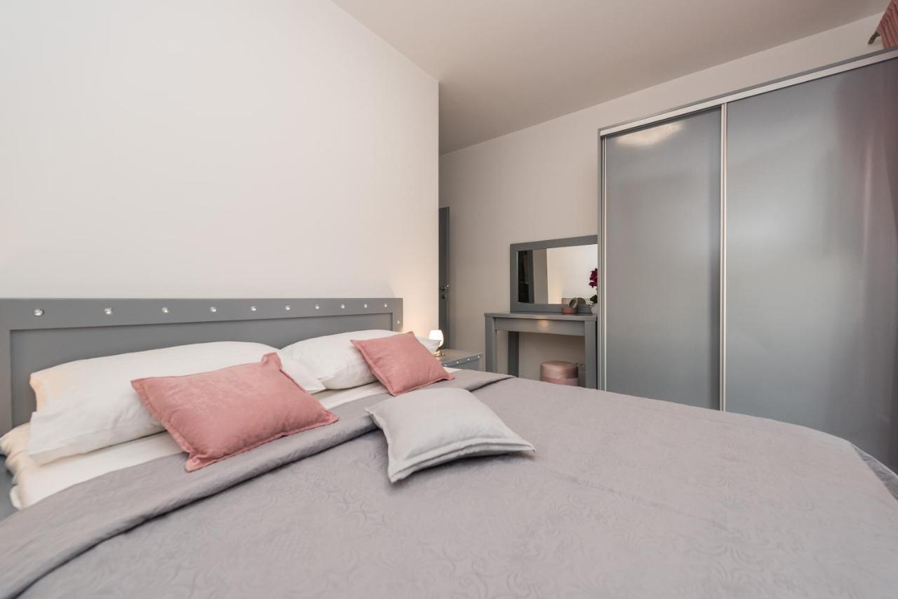 Villa Jana Luxury Apartments Novaglia Esterno foto