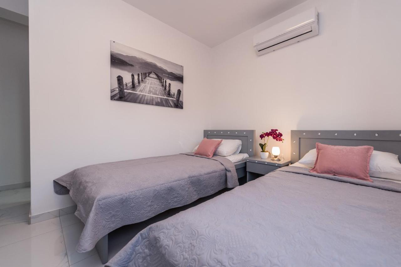 Villa Jana Luxury Apartments Novaglia Esterno foto