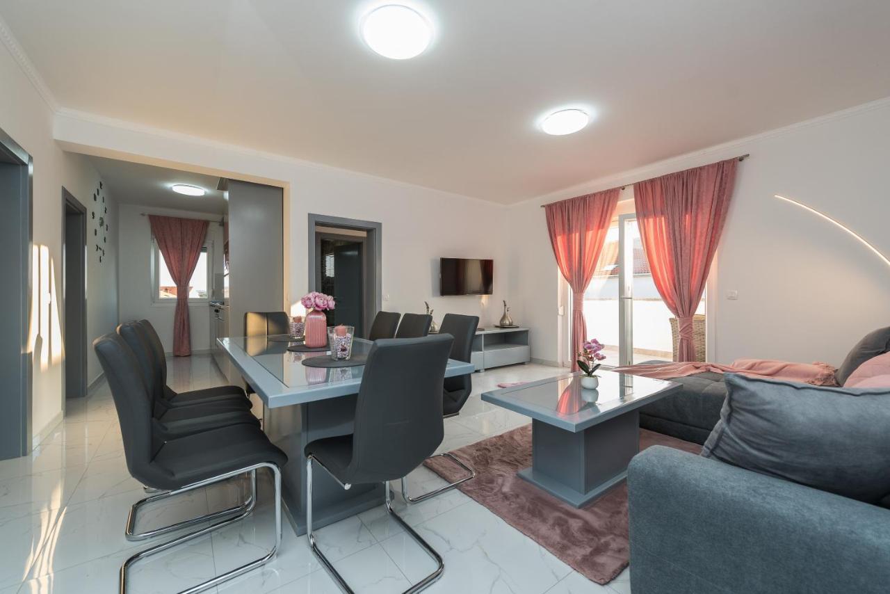 Villa Jana Luxury Apartments Novaglia Esterno foto