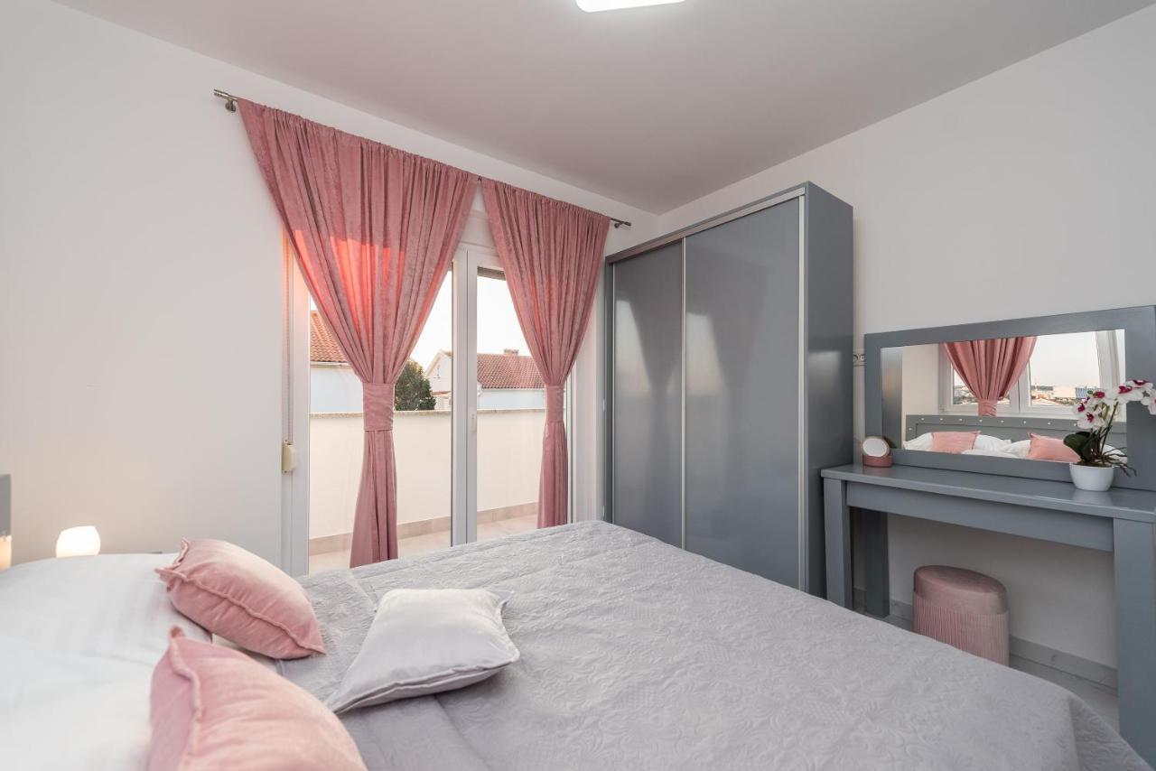 Villa Jana Luxury Apartments Novaglia Esterno foto