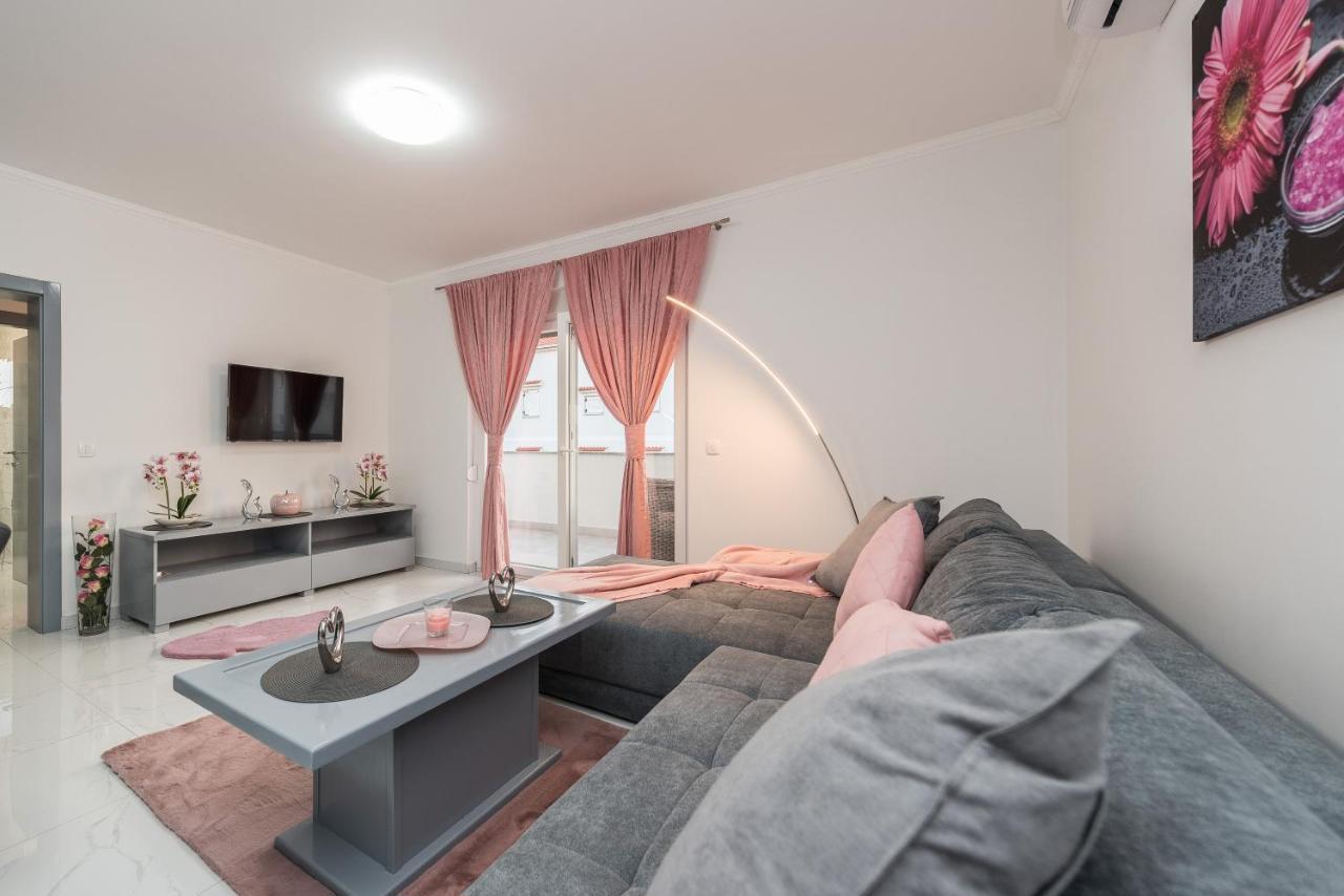 Villa Jana Luxury Apartments Novaglia Esterno foto
